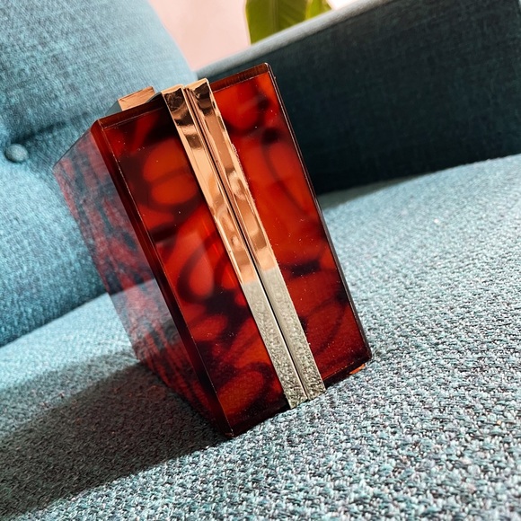 Tortoise Box Clutch - Picture 5 of 6